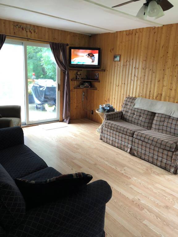 Cabin  Maple Island