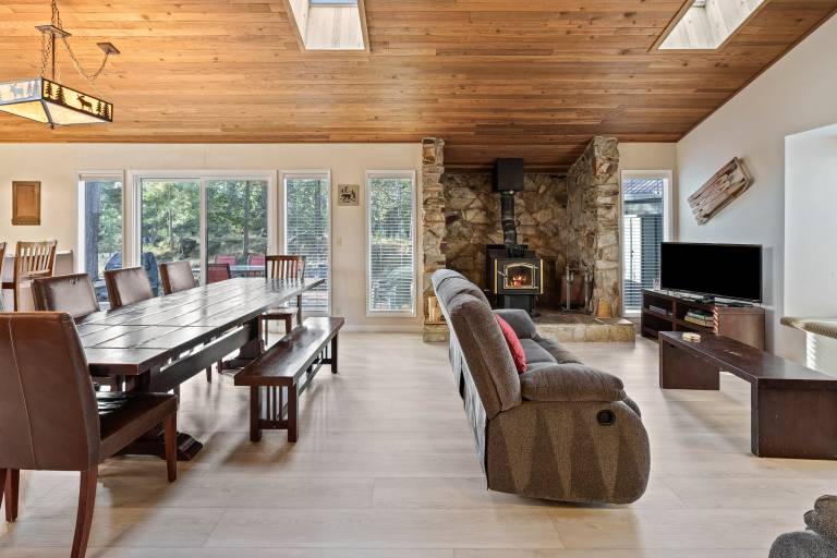 Vacation home with hot tub & pool — photo 4