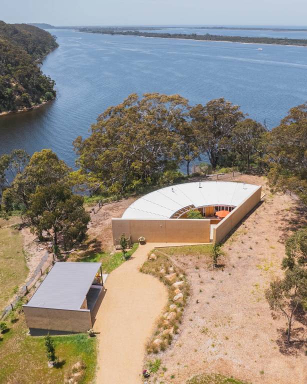 House Lakes Entrance