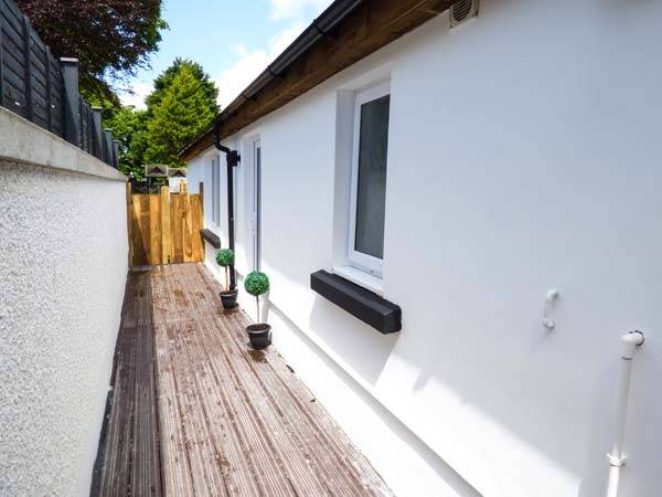 Family-oriented cottage with yard | Beach view | Pets allowed — photo 2