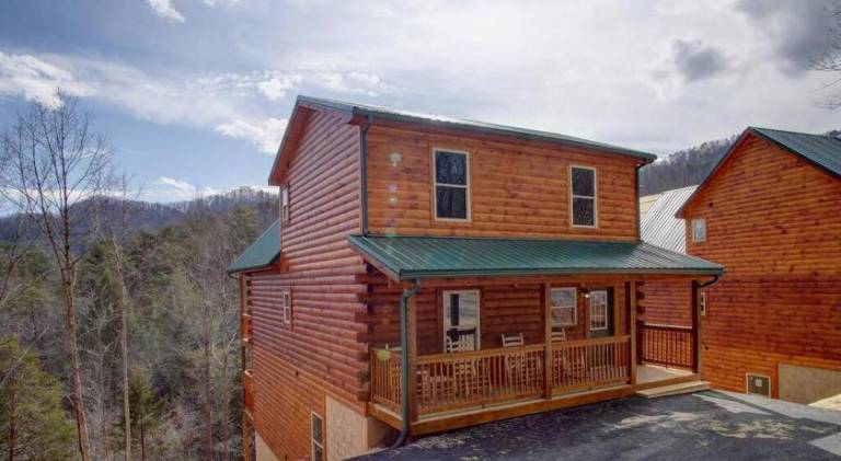 House with jacuzzi | Pets are welcome in Pigeon Forge, TN