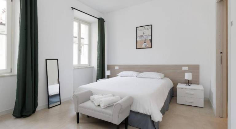 Rental apartment with 2 rooms for 5 persons in Trieste