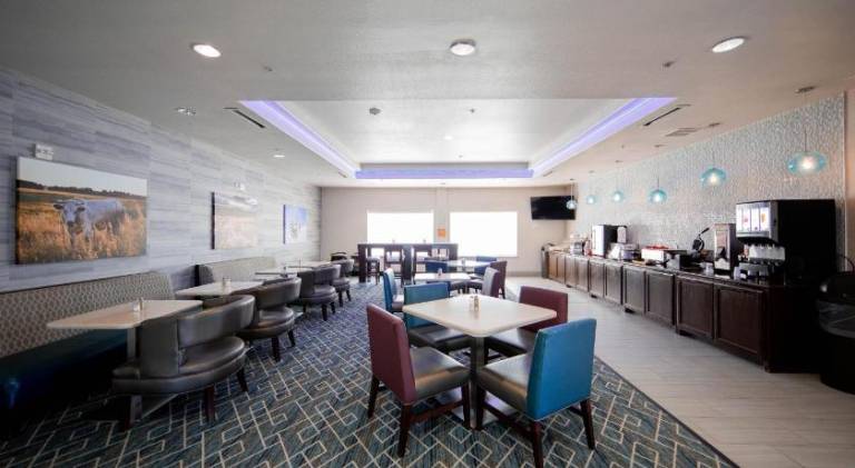 La Quinta Inn & Suites by Wyndham Big Spring — photo 4