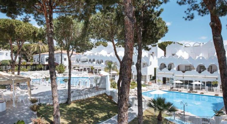Holiday apartment with pool — photo 3