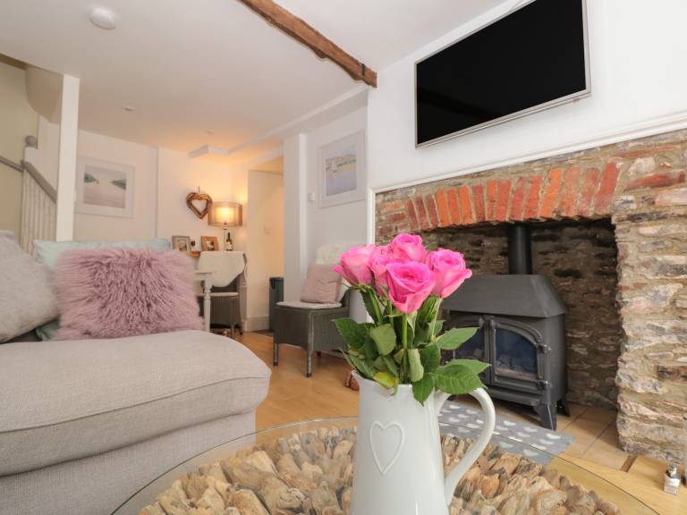 Family-friendly cottage with yard | Beach view | Dogs allowed — photo 4