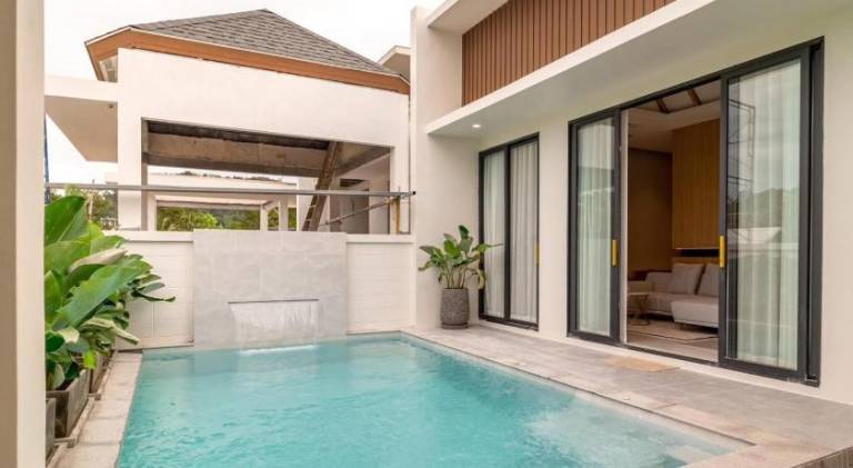 Villa with private pool, patio & garden — photo 3