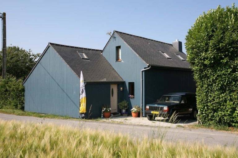 Gite with BBQ, garden & patio | Beach view — photo 3