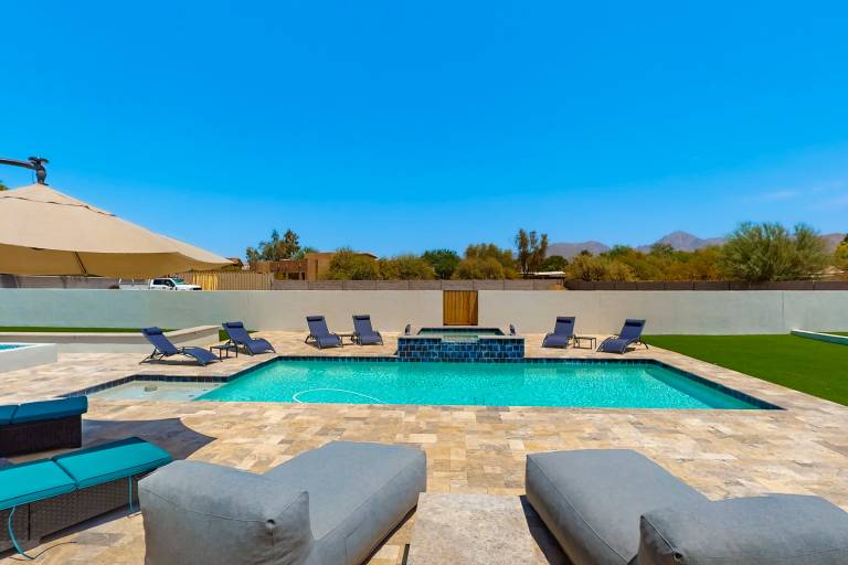 Practice Putts & Lounge Poolside! Scottsdale Home — photo 4