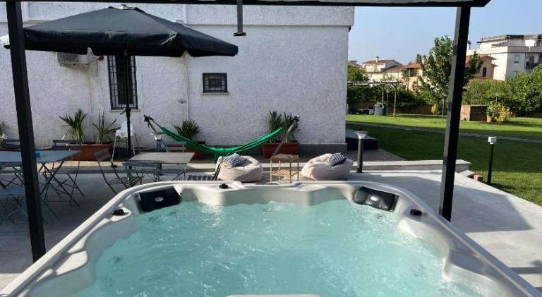 Serviced apartment with garden, barbeque & terrace — photo 3