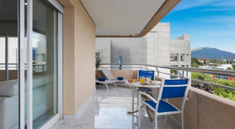 Fully equipped rental apartment with patio, garden & pool | Next to the beach | Pet-friendly — photo 3