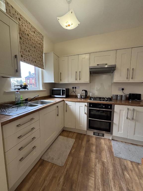 Bright and Cozy Stay in leeds — photo 4