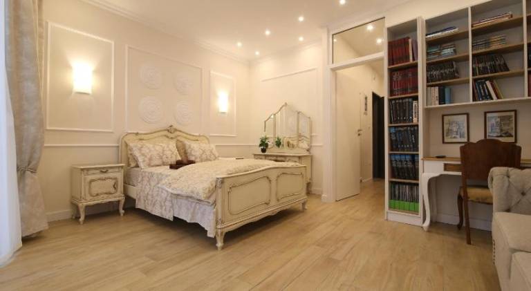 Nice apartment with terrace | Close to Acropolis of Athens | Perfect for remote work | Pet-friendly in Athens