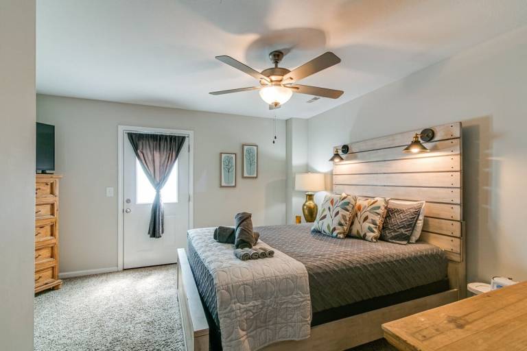 House with 4 rooms for 10 persons in Clarksville, TN