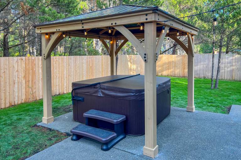 'Beach Break' Home w/ Hot Tub - Walk to Beach — photo 4