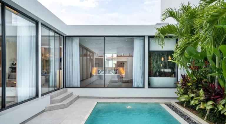 Villa with private pool & yard | Pets are welcome — photo 5