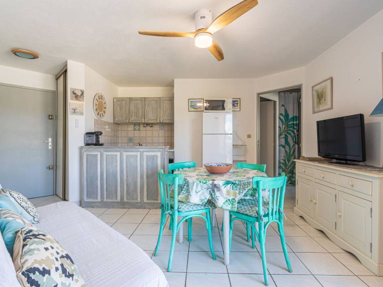 Holiday apartment with garden & patio — photo 4