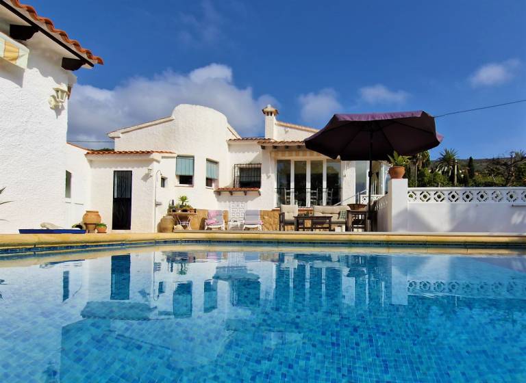 Fully equipped villa with private pool, patio & yard | Pets are welcome — photo 3
