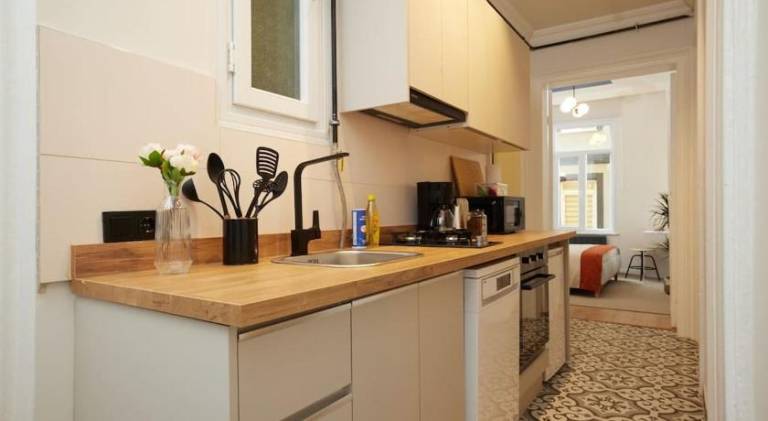 Stunning 3BR 2Bath AC in Center - Santur D3 — photo 3