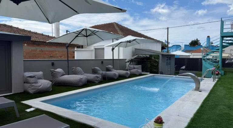 House with private pool, patio & garden — photo 5