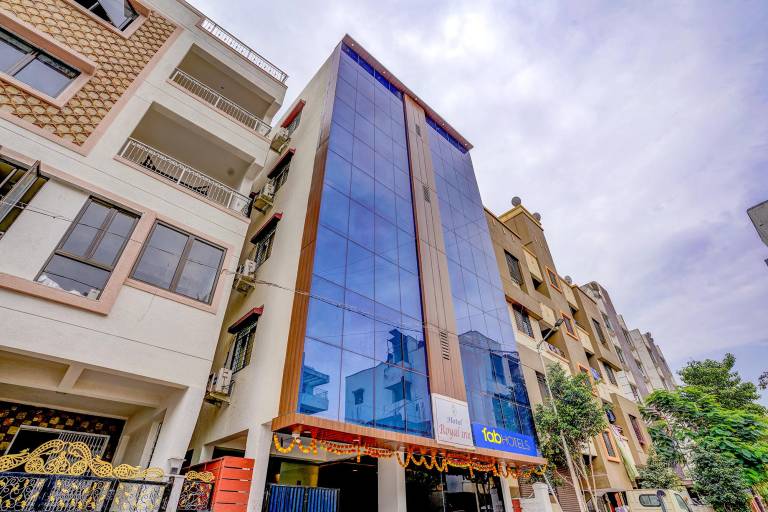 FabHotel Royal Inn NS Taluka