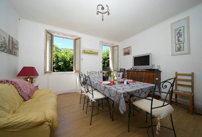Guest House 'Chambre Verte' with Mountain View and Wi-Fi in Foix