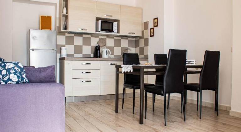 Holiday apartment with barbecue & garden — photo 3