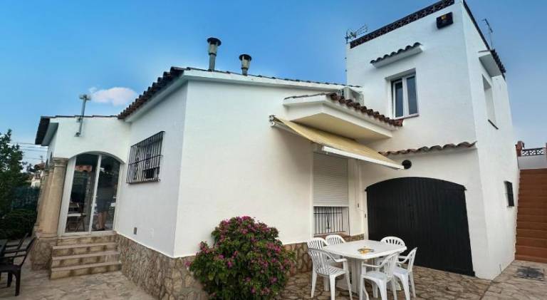House with garden, barbecue & terrace in L'Escala
