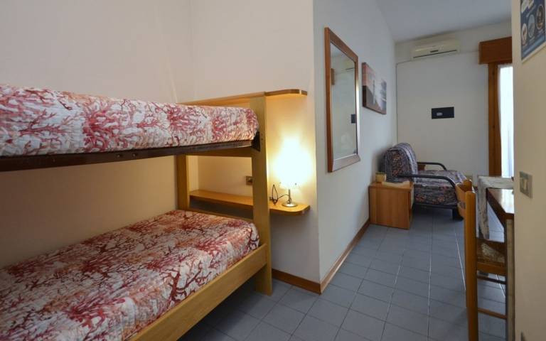 Studio with 1 room for 4 persons — photo 3