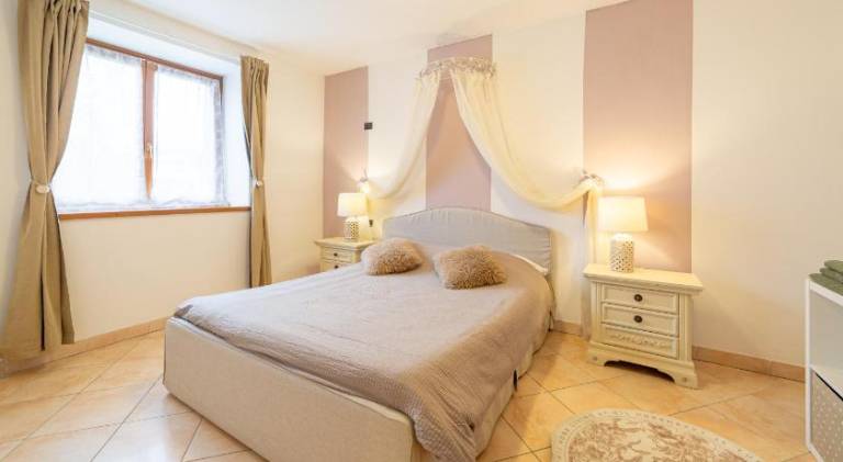 Rental apartment with 3 rooms for 7 persons in Comano Terme
