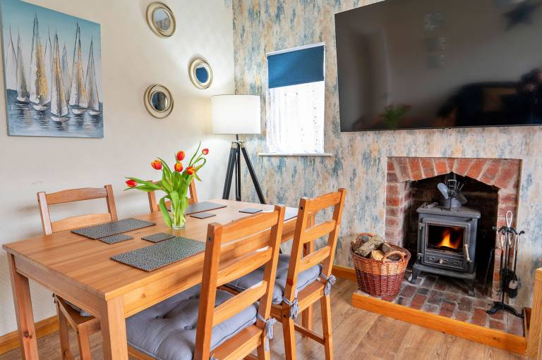 Cottage with garden — photo 4