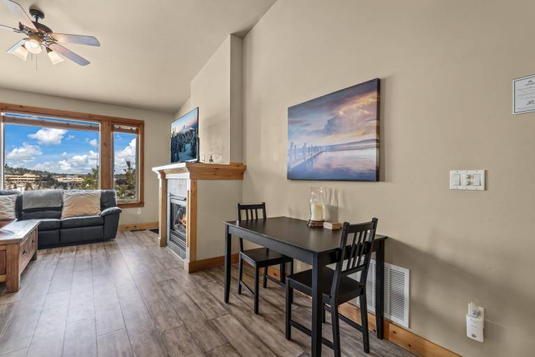 New! Old Mill Lookout–Mountain Views, Fireplace, Dog Friendly — photo 5