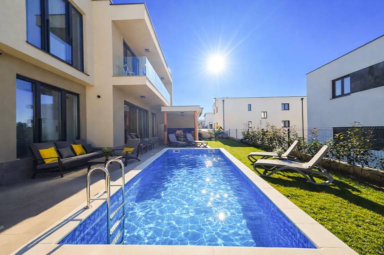 House with pool, grill & patio | Sea view — photo 2