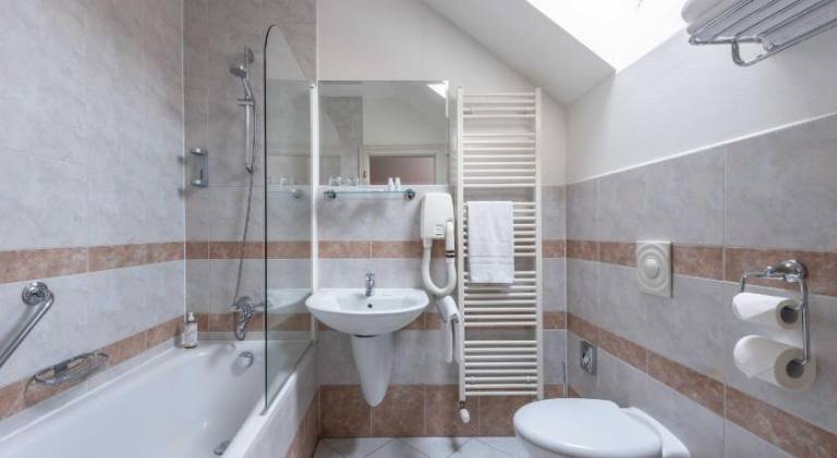 Serviced apartment with jacuzzi & terrace | Close to Prague astronomical clock — photo 5