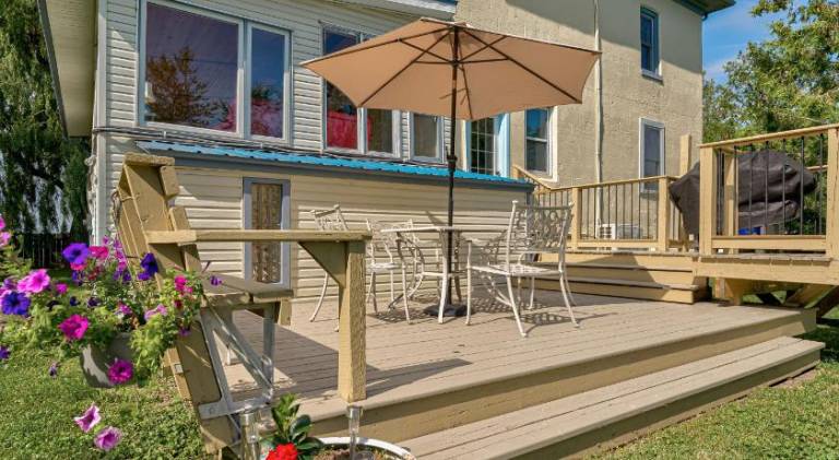 Vacation home with hot tub | Pets allowed — photo 5