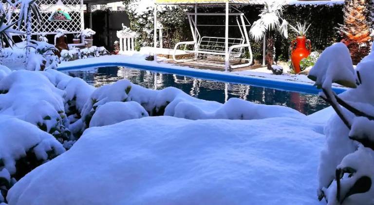 Vacation home with pool — photo 4