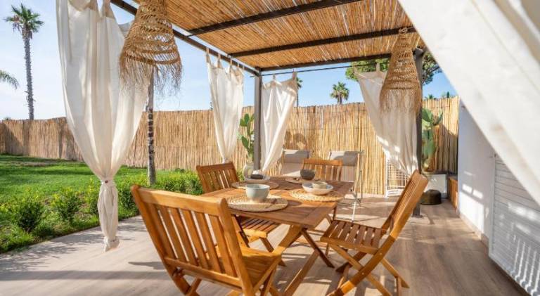Holiday apartment with BBQ, garden & patio — photo 4