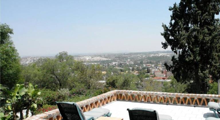 Serviced apartment with garden & patio — photo 4