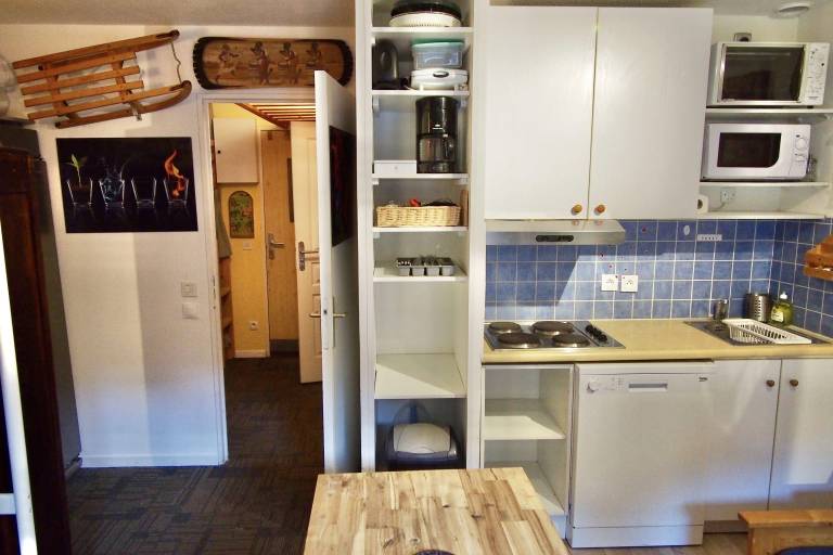 Studio with patio — photo 4