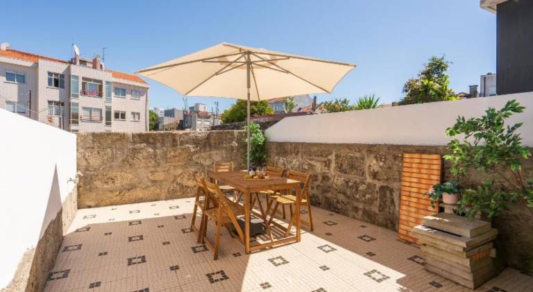 House with patio & barbecue in Porto