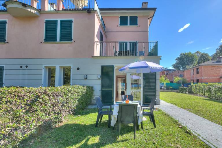 Holiday apartment | Close to the beach | Pets are welcome in Porlezza