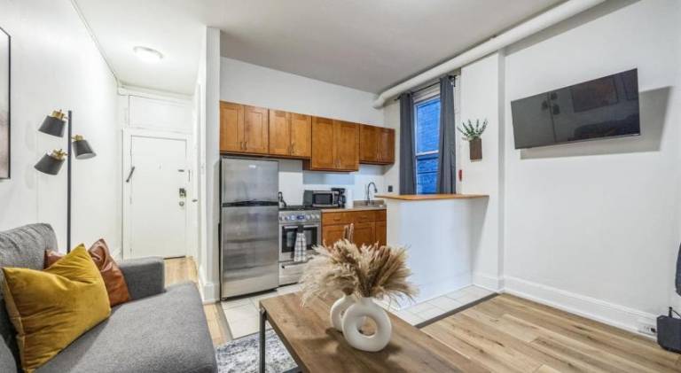 Quaint and Cozy Center City 1BR that Sleeps 4 — photo 3