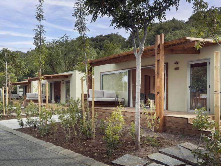 Mobile home with patio & pool — photo 5