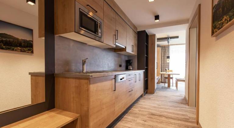 Serviced apartment with yard & terrace — photo 2