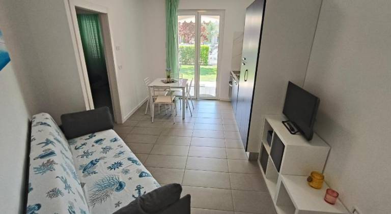 Holiday apartment with yard — photo 2