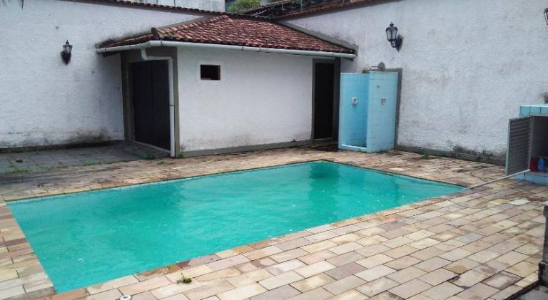 Vacation home with pool — photo 4