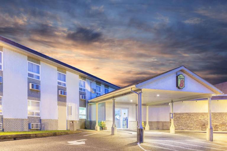 Super 8 By Wyndham Kenora in Kenora, ON