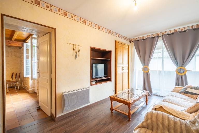 Fully equipped vacation home with fast internet & terrace | Dogs allowed — photo 2