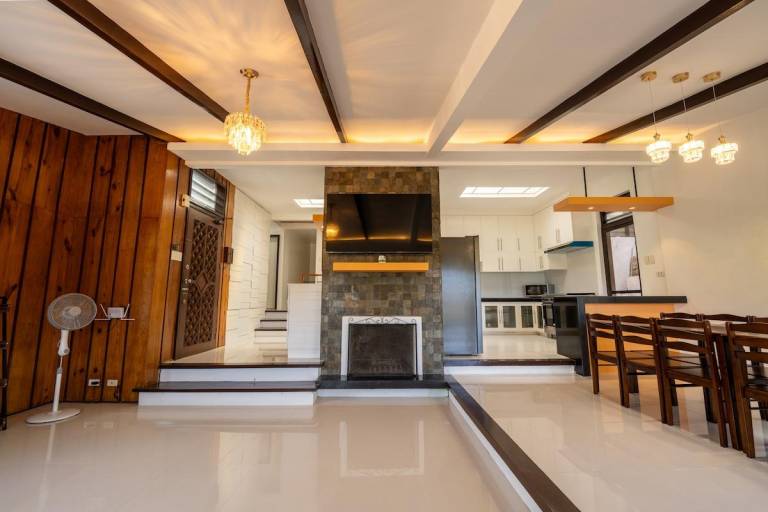 Vacation home with grill & garden in Baguio