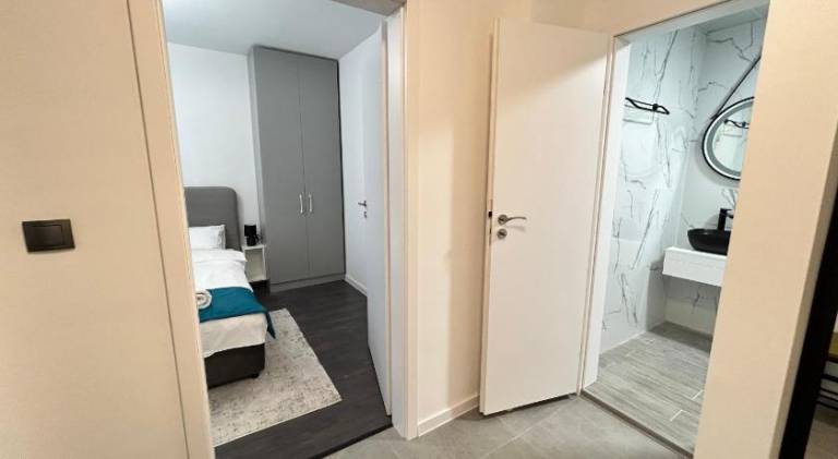 Fully equipped wonderful apartment with patio & heated pool | Perfect for remote work | Pets are welcome — photo 3