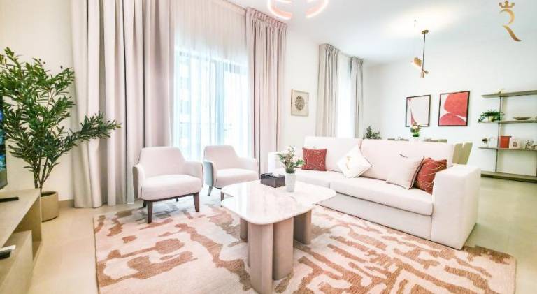 Apartment with pool & patio in Abu Dhabi